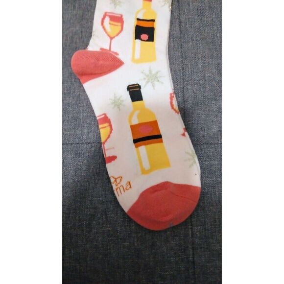 New! Women's Christmas/Holiday Socks. White Christmas. Wine - Picture 3 of 5